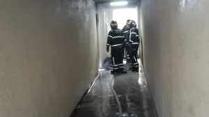 Evacúan a 25 personas tras incendio en edificio de la colonia Roma