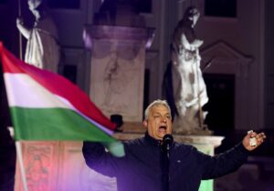Escándalo de espionaje y vínculos con Rusia tensionan reelección de Orbán en Hungría