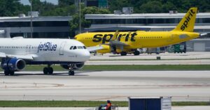 Crisis en TSA por falta de pago amenaza cierre de aeropuertos en EE.UU.