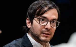 Subastan decorado de Dalí en París y manuscrito de Kerouac alcanza 12 millones de dólares