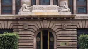 Banxico recorta tasa de interés en 25 puntos base pese a inflación por encima del objetivo