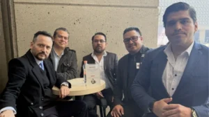 México cae en ranking de felicidad mientras debates legislativos y religiosos dividen al país