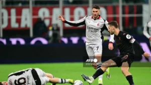 Santiago Giménez regresa a las canchas con AC Milan tras superar lesión