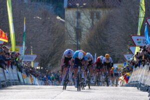 El sensor CORE mide la temperatura corporal en tiempo real durante la Volta a Catalunya