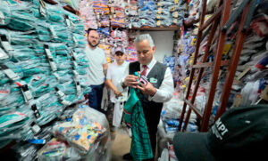 Decomisan 25 toneladas de mercancía pirata del Mundial 2026 en Tepito