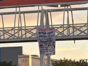 Reportan narcomanta contra alcaldesa de La Paz, hallan cuerpo en Mexicali y sentencian a menores en Sonora