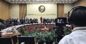 Denuncian falta de transparencia y sesgos oficialistas en selección de consejeros del INE