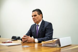 Confirma Sheinbaum ficha roja de Interpol contra Silvano Aureoles por fraude y homicidio