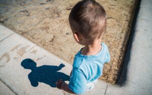 Rescatan en Francia a niño de nueve años encerrado en una furgoneta por más de un año