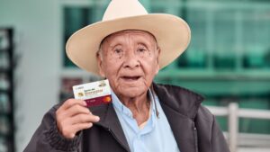 Con 80 años lo secuestraron para marchar y lo abandonaron en el centro de Chihuahua: el lado oscuro de la marcha de Morena