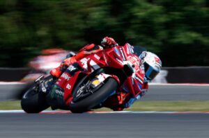 Marc Márquez gana el Gran Premio de la República Checa y recorta distancia en el campeonato