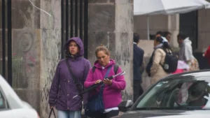 SMN pronostica lluvias muy fuertes en siete estados por ondas tropicales 14 y 15