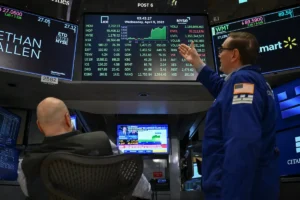 Economía de EE UU crece por impulso de la IA, pero enfrenta riesgos fiscales y geopolíticos