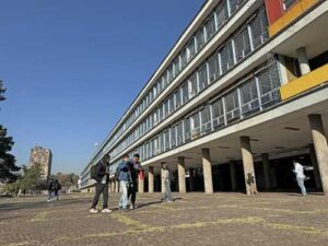 Estudiantes de la ENP-UNAM denuncian carencias pese a inversiones millonarias reportadas