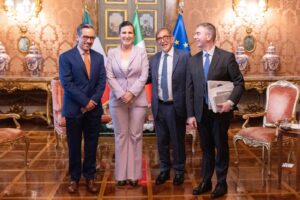 Kenia López Rabadán refrenda agenda común con Italia en reunión con Ignazio La Russa