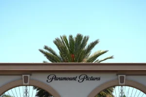 Paramount Skydance solicita audiencia probatoria para desbloquear fusión con Warner Bros. Discovery