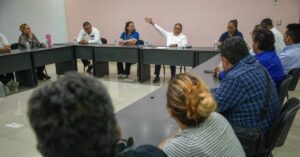 Andrés Mijes dialoga con transportistas sobre problemas del sector en Nuevo León